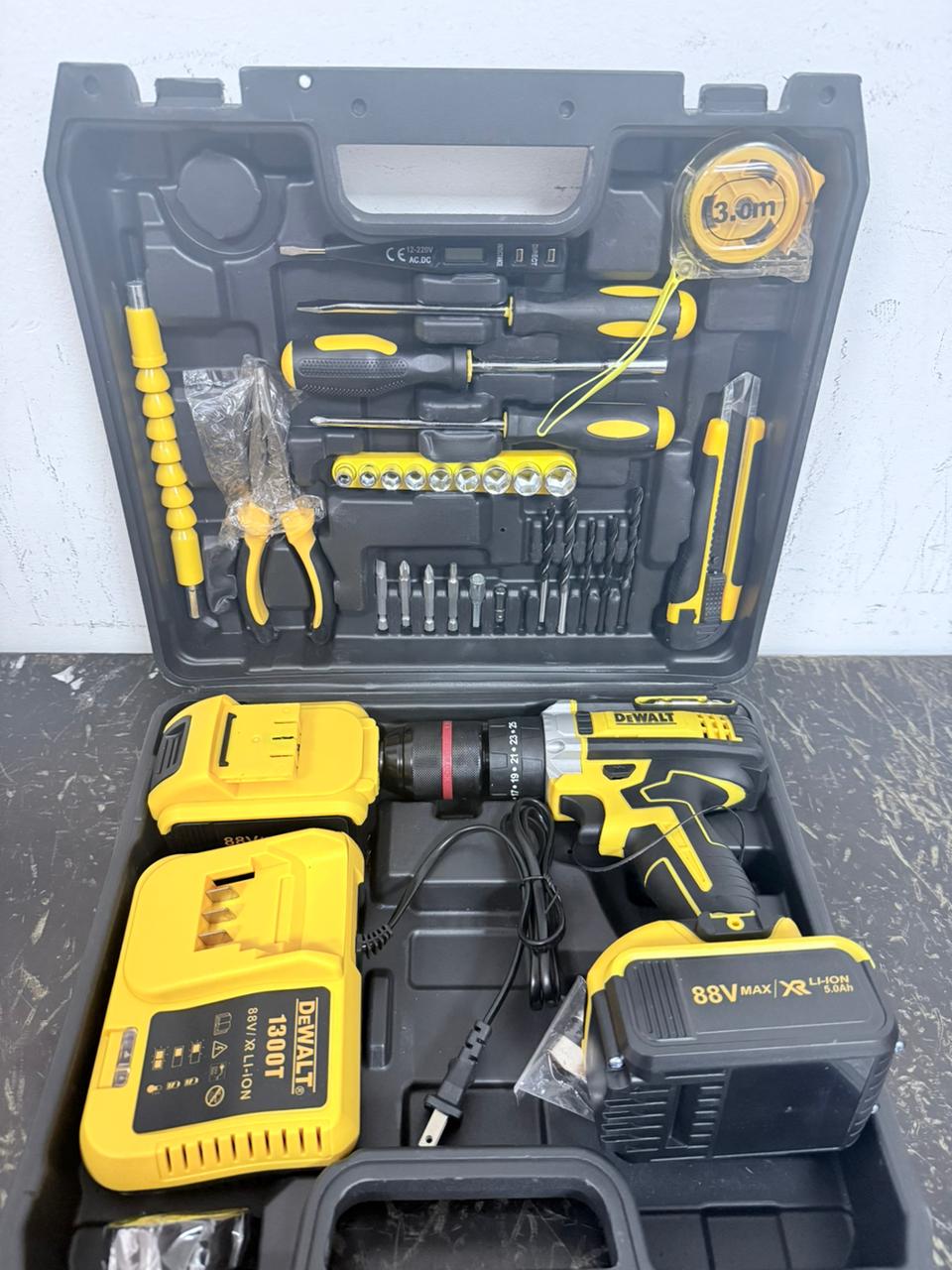 Taladro Dewalt 68v Con 34 Accesorios